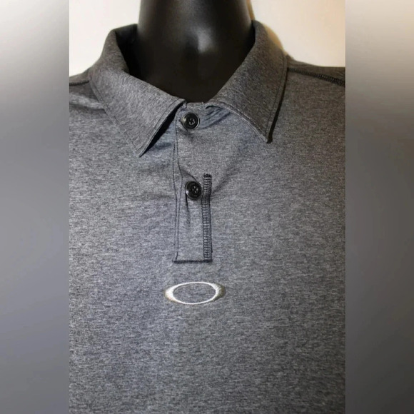 Men’s Lot of 2 Oakley Regular Fit Shirts Size Large - Picture 3 of 13